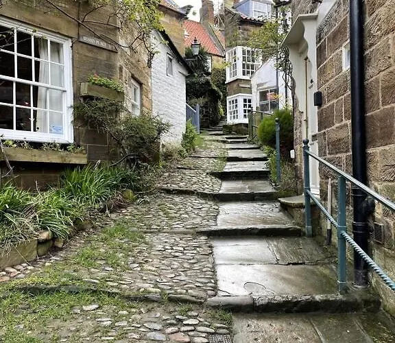 Endways * Robin Hood's Bay